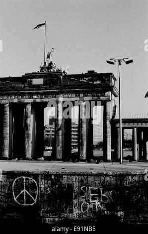 The Berlin wall days before it fell on Nov 9 1989. The Reichstag and Unter den Linden & East Berlin is behind Stock Photo