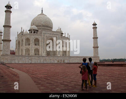 Family waiting for sunrise at the Taj Mahal at Agra Stock Photo