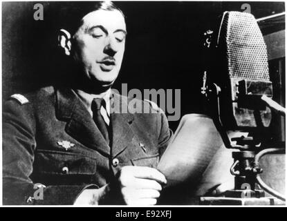 General Charles de Gaulle, Broadcasting from London his Call for Resistance to Germany's Occupation of France, June 1940 Stock Photo