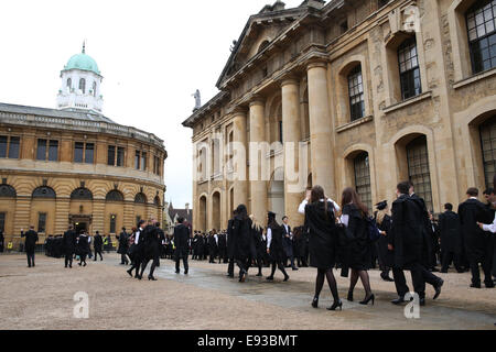 Oxford, UK 18th October. Students of Oxford University on their way to the Matriculation ceremony held in Sheldonian Theater, Oxford Credit: Credit: Pete Lusabia/Alamy Live news Stock Photo