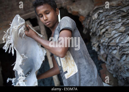 Dhaka, Bangladesh. 18th Oct, 2014. A child name Nurul Alam age of 12 working at a tannery factory in Hazaribagh. Dhaka's Hazaribagh area, widely known for its tannery industry, has been listed as one of the top 10 polluted places on earth with 270 registered tanneries in Bangladesh, and around 90-95 percent are located at Hazaribagh employing 8,000 to 12,000 people. Leather production includes many operations with different exposures, which can be harmful for the health of the workers, and particularly be carcinogenic © Zakir Hossain Chowdhury/ZUMA Wire/Ģ����ý Live News Stock Photo