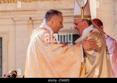 Vatican City. 19th Oct, 2014. Beatification of Pope Paul VI -19 Sep 2014 Credit:  Realy Easy Star/Alamy Live News Stock Photo