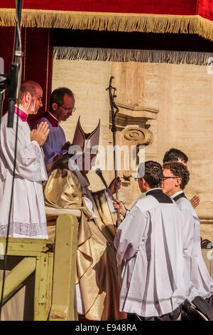 Vatican City. 19th Oct, 2014. Beatification of Pope Paul VI  19 Sep 2014 - Pope Francis Credit:  Realy Easy Star/Alamy Live News Stock Photo
