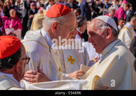 Vatican City. 19th Oct, 2014. Beatification of Pope Paul VI 19 Sep 2014 - Pope Francis Credit:  Realy Easy Star/Alamy Live News Stock Photo
