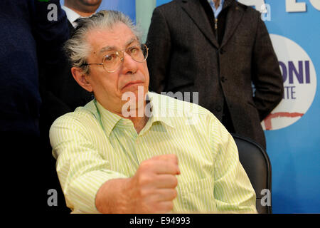 Umberto Bossi, Lega Nord Federal Secretary (fist on table) Stock Photo