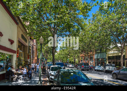 Restaurants and shops on University Avenue in downtown Palo Alto, Santa Clara County, California, USA Stock Photo