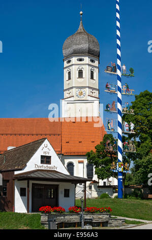 Former village blacksmith, parish church of St. Vitus, maypole in Erling, Andechs, Oberbayern, Bavaria, Germany Stock Photo