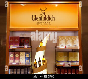 Glenfiddich Whisky on sale, duty free shop, Dubai airport, United Arab Emirates ( UAE ) Stock Photo