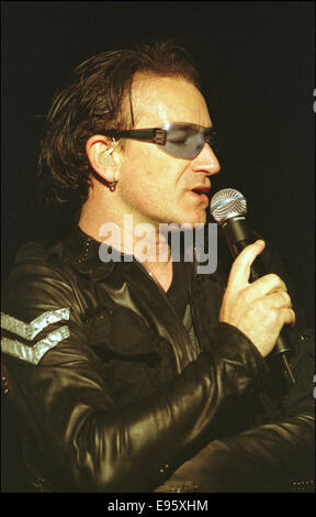 Irish rock band U2 in concert, GLASGOW SECC, Scotland, 28.08.01. Stock Photo