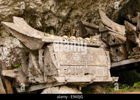 hanging graves of kete kesu at tanah toraja at sulawesi in indonesia Stock Photo