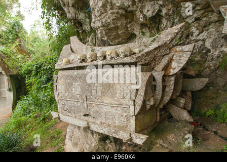 hanging graves of kete kesu at tanah toraja at sulawesi in indonesia Stock Photo