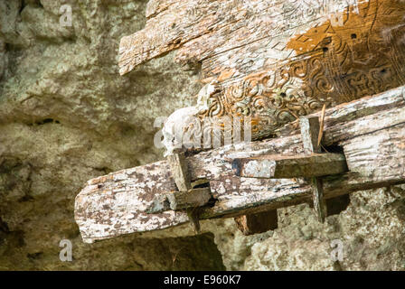 hanging graves of kete kesu at tanah toraja at sulawesi in indonesia Stock Photo