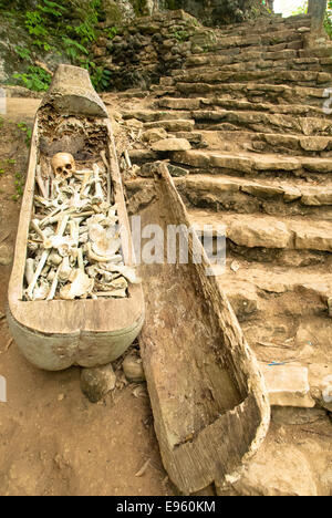 hanging graves of kete kesu at tanah toraja at sulawesi in indonesia Stock Photo