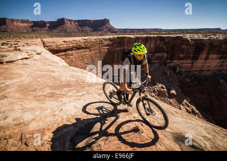 Wes Shirey mountain biking on the White Rim trail, Canyonlands National Park, Moab, Utah. Stock Photo
