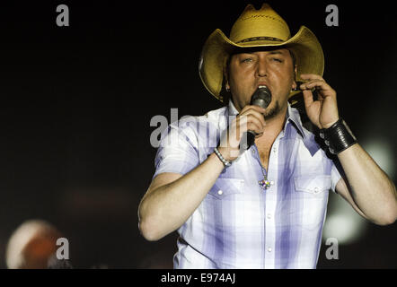 Jason Aldean performs live at Country Thunder  Featuring: Jason Aldean Where: Florence, Arizona, United States When: 13 Apr 2014 Stock Photo