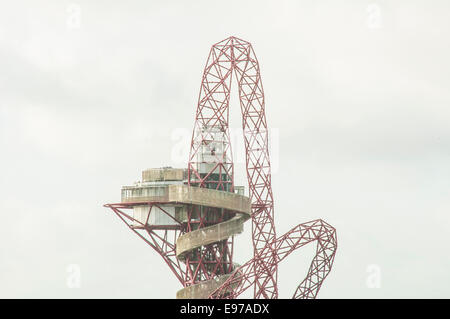 Early morning views over the Queen Elizabeth II Olympic Park, Stratford, London E20 Stock Photo