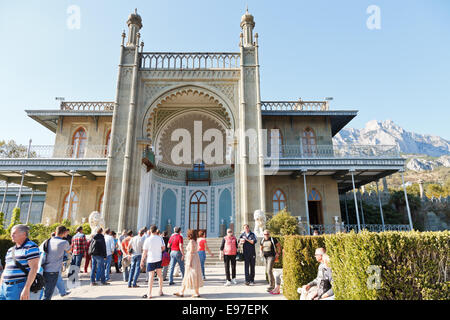 ALUPKA, RUSSIA - SEPTEMBER 28, 2014: tourists near south entrance facade of Vorontsov (Alupka) Palace in Crimea. The palace was Stock Photo