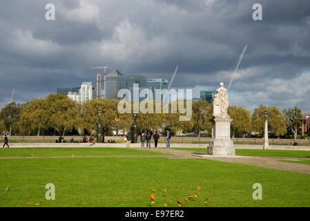 Statue of King George II in the Old Royal Naval College, Greenwich with Canary Wharf, London Docklands in the background Stock Photo