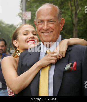 FILE PIC: New York, USA. 14th July, 2008. Oscar de la Renta (July 22, 1932 - October 20, 2014) was a Dominican fashion designer. Born in Santo Domingo, Dominican Republic, De la Renta became internationally known in the 1960s as one of the couturiers to dress Jacqueline Kennedy. An award-winning designer, he worked for Lanvin and Balmain; and his eponymous fashion house continues to dress leading figures, from film stars to royalty. Credit:  ZUMA Press, Inc./Alamy Live News Stock Photo