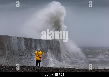 Waves crash onto the harbour wall at Newhaven as the tail end of Hurricane Gonzalo reaches the British Isles. Stock Photo