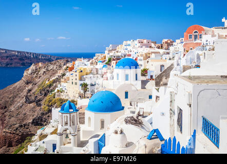 White houses and blue domes in the village of Oia, Santorini, Thira, Cyclades Islands, Greek Islands, Greece, EU, Europe Stock Photo