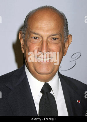 OSCAR DE LA RENTA (July 22, 1932 - October 20, 2014) was a Dominican fashion designer. Born in Santo Domingo, Dominican Republic, De la Renta became internationally known in the 1960s as one of the couturiers to dress J. Kennedy. An award-winning designer, he worked for Lanvin and Balmain; and his eponymous fashion house continues to dress leading figures, from film stars to royalty. PICTURED: September 9, 2009 - New York, New York, U.S. - Designer OSCAR DE LA RENTA attends the launch of Saks Fifth Avenue's new designer floor. © Nancy Kaszerman/ZUMAPRESS.com/Alamy Live News Stock Photo