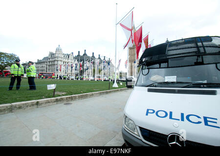 Westminster, London, UK. 21st October 2014. Police clear protesters from Occupy democracy in Parliament Square Credit:  amer ghazzal/Alamy Live News Stock Photo