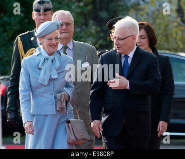 Zagreb, Croatia. 21st Oct, 2014. Visiting Queen of Denmark Margrethe II (L, front) talks with Croatian President Ivo Josipovic(R, front) at Presidental Palace in Zagreb, capital of Croatia, Oct. 21, 2014. The Queen and The Prince Consort are on a four-day state visit to Croatia. Credit:  Miso Lisanin/Xinhua/Alamy Live News Stock Photo