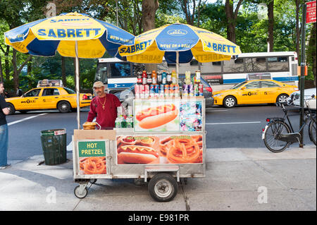 Hot dog stand, New York City, USA Stock Photo