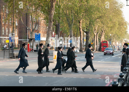 Orthodox Jews crossing the road in Stamford Hill, Hackney, London, UK Stock Photo