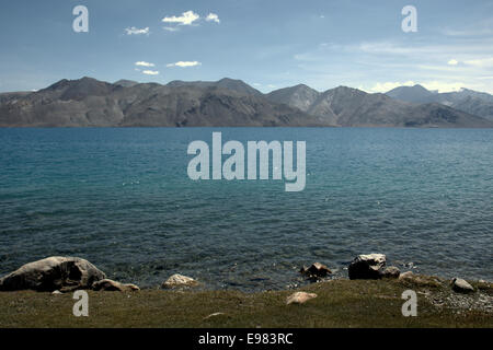 Pangong Lake (Pangong Tso) near Leh in Ladakh, Jammu and Kashmir, India, Asia Stock Photo