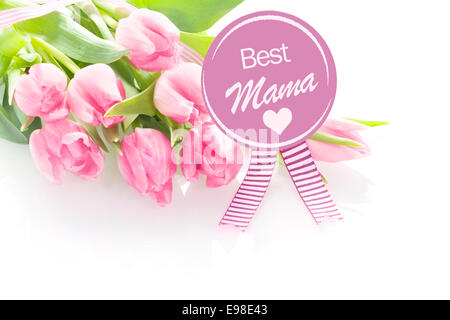 Heartwarming Mothers Day greeting - Best Mama - from a child on a round purple rosette with a gift of a bouquet of fresh pink tulips Stock Photo