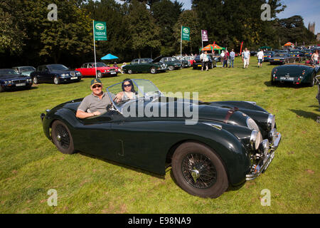 UK, England, Warwickshire, Warwick Castle, couple in vintage 1952 Jaguar XK120 sports car Stock Photo