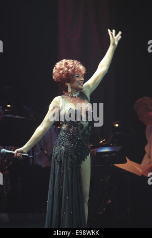 Dame Shirley Bassey in concert, in Glasgow, Scotland, on 27th May 1998. Stock Photo