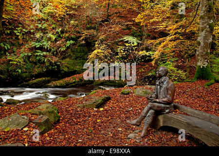 Robert Burns statue, Autumn river Aberfeldy Birks Perth Kinross Perthshire Scotland Stock Photo