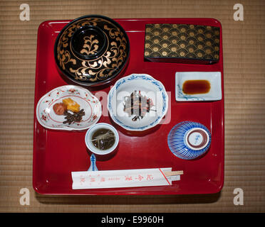 https://l450v.alamy.com/450v/e9960h/miso-soup-serving-japanese-meal-japan-e9960h.jpg