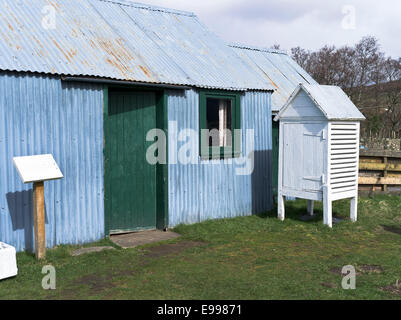 dh Highland Folk Museum NEWTONMORE INVERNESSSHIRE Aultlarie Tin Cottage corrugated iron highlands home house Stock Photo