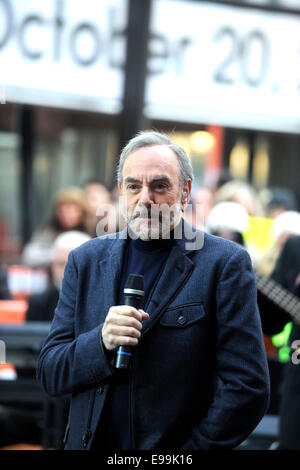 Neil Diamond performing on the 'Today' show as part of the Toyota Concert  Series Featuring: Neil Diamond Where: New York City, New York, United  States When: 20 Oct 2014 Stock Photo - Alamy