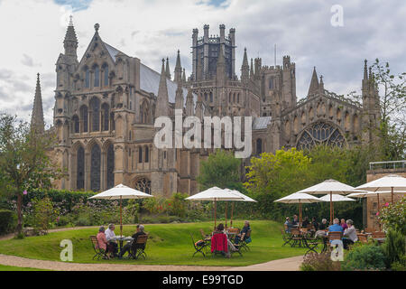 England, Cambridgeshire, Ely, cathedral & gardens Stock Photo