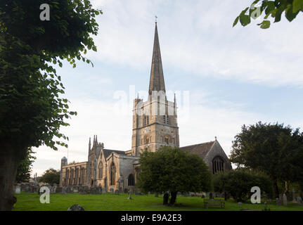 Church and graveyard in Burford Stock Photo