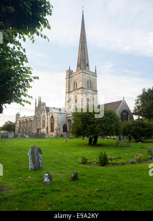 Church and graveyard in Burford Stock Photo
