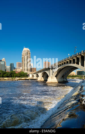 UPPER SAINT ANTHONY WATERFALLS THIRD AVENUE BRIDGE MISSISSIPPI RIVER MINNEAPOLIS MINNESOTA USA Stock Photo