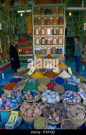 Spice shop, Rahba Kedima Square, Place des Epices, Medina, Marrakech, Marrakesh-Tensift-El Haouz region, Morocco Stock Photo