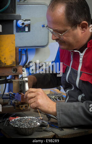 A cutler worker in a Thiers cutlery works (France). Ouvrier coutelier dans une coutellerie thiernoise (Thiers - France). Stock Photo
