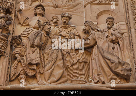 Decorative carving on the westside doorway of the New Cathedral, Salamanca. Castilla y León, Spain. Stock Photo