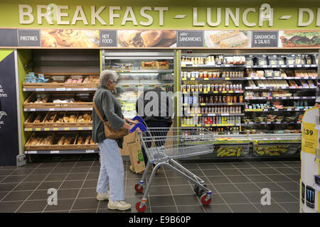 TESCO SUPERMARKET IN BAR HILL CAMBRIDGE Stock Photo