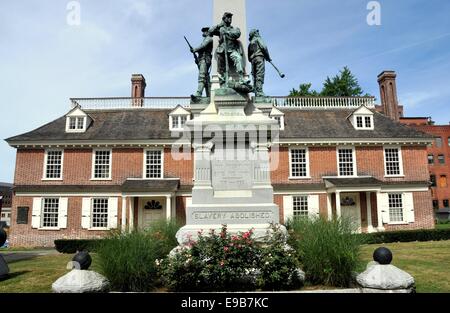 YONKERS, NEW YORK:  Civil War Memorial commemorating the 1861-65 war between the States stands Stock Photo