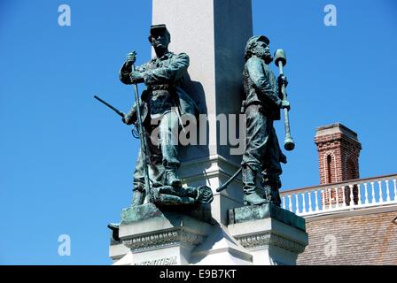 YONKERS, NY:  Soldiers with their weapons stand at the base of the 1892 Civil War memorial in front of Philipse Manor Hall Stock Photo