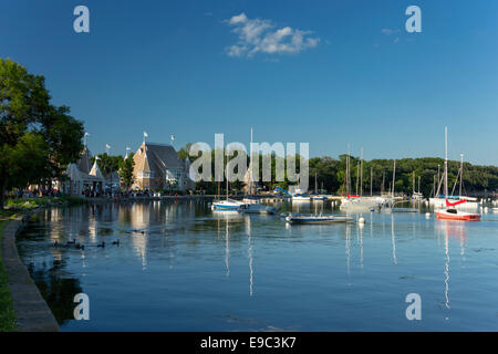 LAKE HARRIET CHAIN OF LAKES BYWAY MINNEAPOLIS MINNESOTA USA Stock Photo