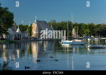 LAKE HARRIET CHAIN OF LAKES BYWAY MINNEAPOLIS MINNESOTA USA Stock Photo